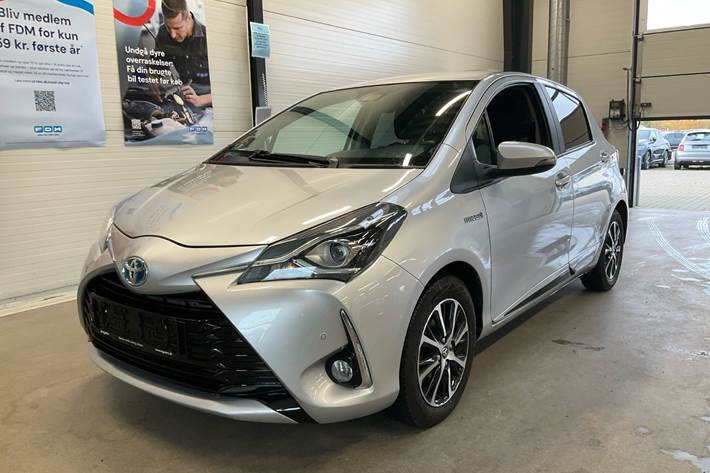 Sølv Toyota Yaris fra 2020