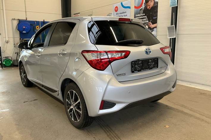 Sølv Toyota Yaris fra 2020