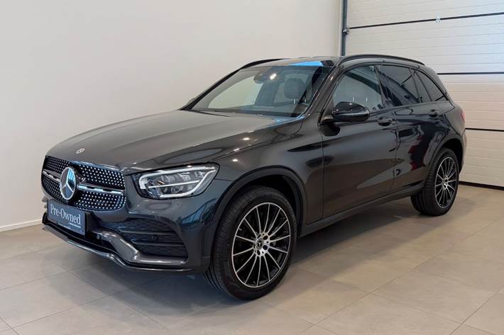 Grå Mercedes GLC300 de fra 2022