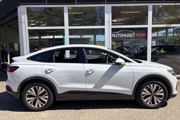 Hvid Audi Q4 e-tron fra 2024