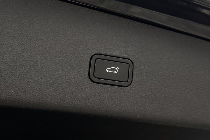 Sort Xpeng G9 fra 2023