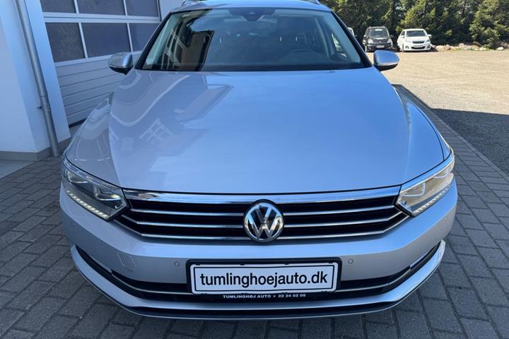 Sølv VW Passat fra 2018
