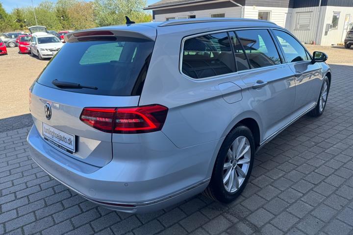 Sølv VW Passat fra 2018