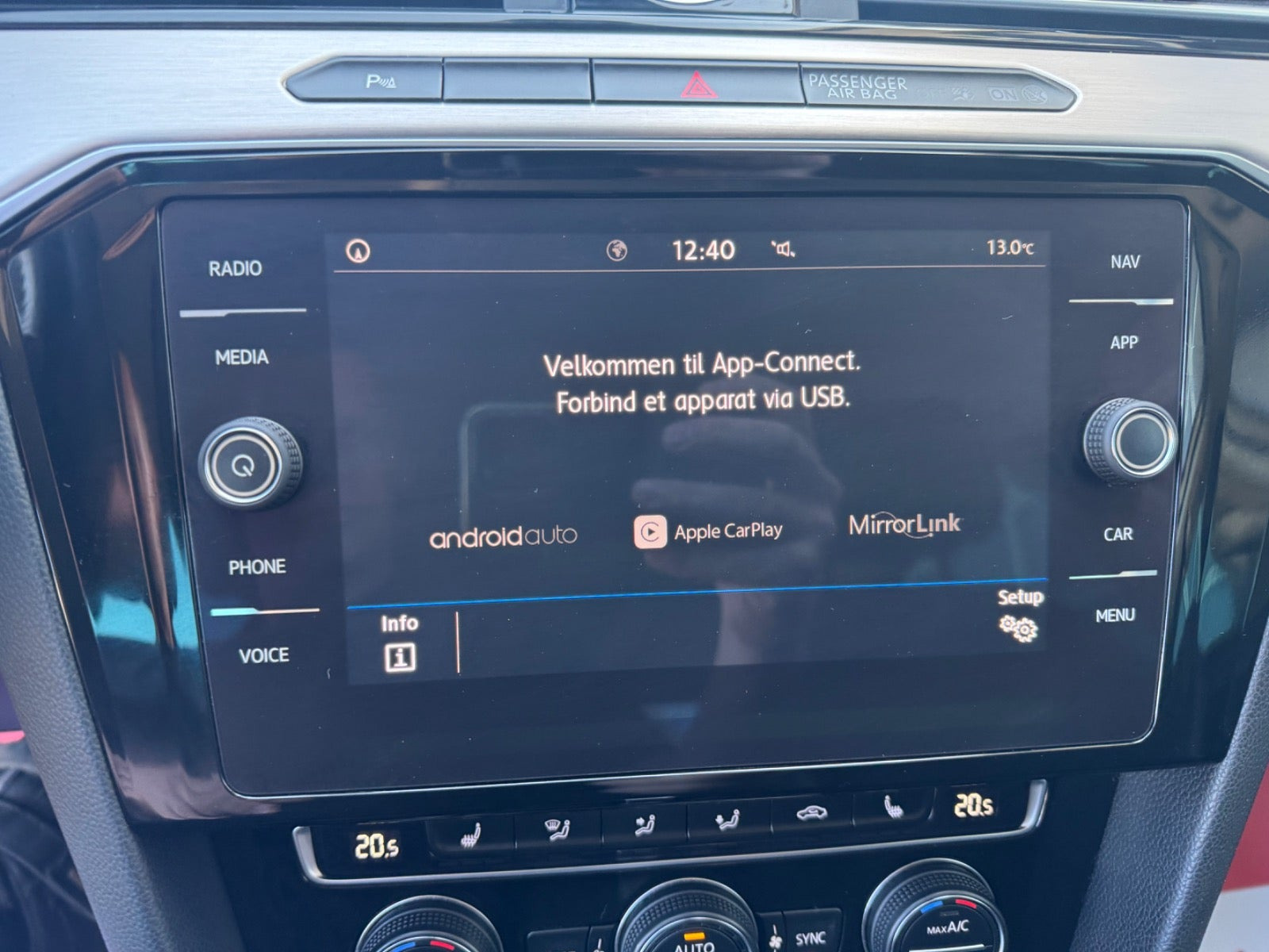 Sølv VW Passat fra 2018