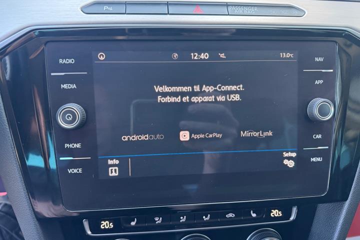 Sølv VW Passat fra 2018