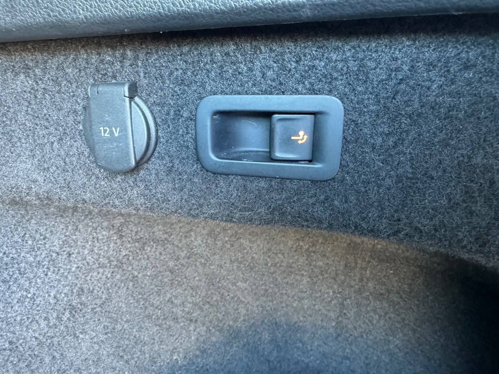 Sølv VW Passat fra 2018