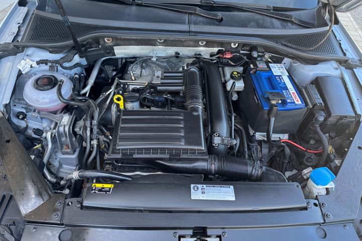 Sølv VW Passat fra 2018