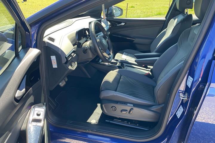 Blå VW ID.4 fra 2023