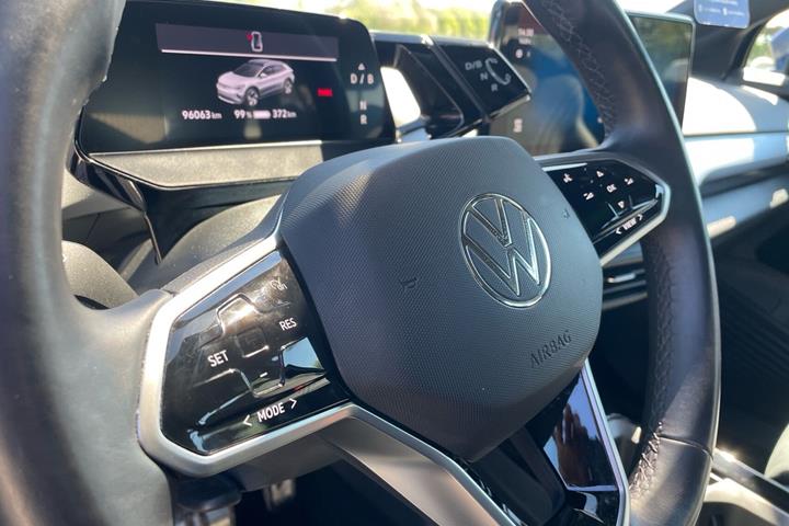 Blå VW ID.4 fra 2023