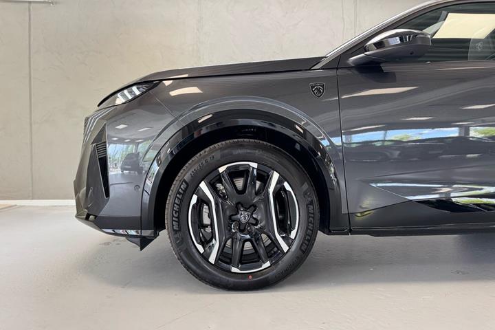 Grå Peugeot e-3008 fra 2026