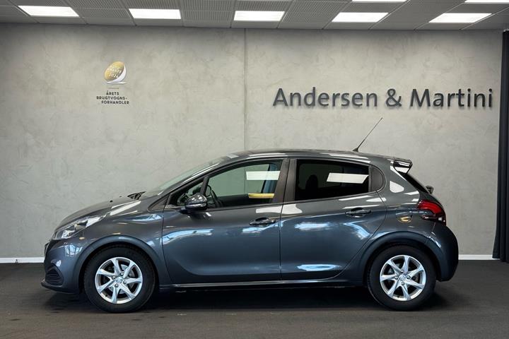 Grå Peugeot 208 fra 2016