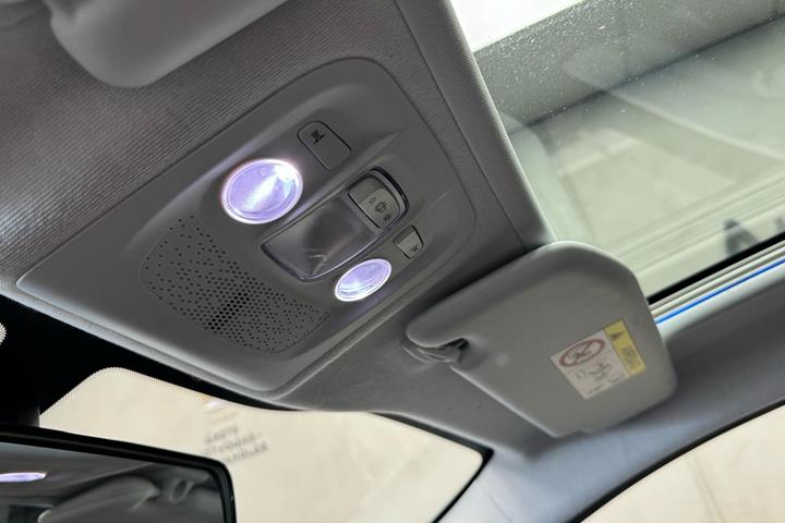 Grå Peugeot 208 fra 2016