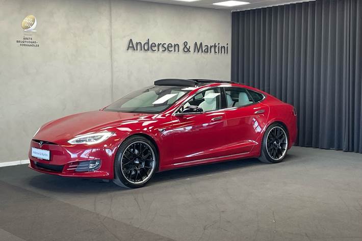 Rød Tesla Model S fra 2019