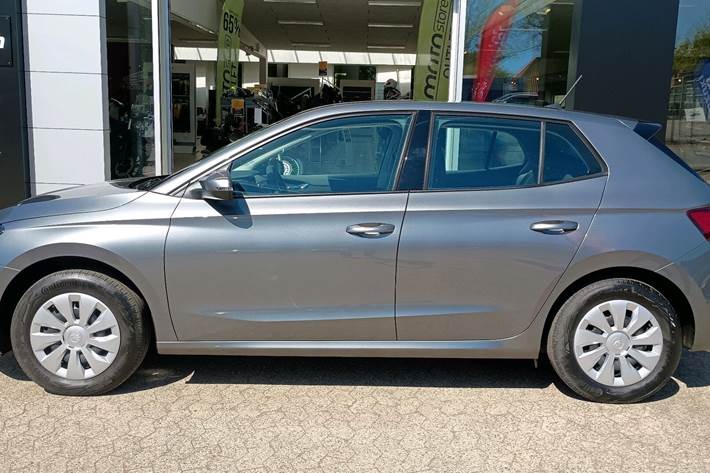 Grå Skoda Fabia fra 2023