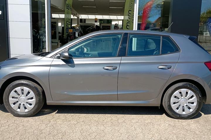 Grå Skoda Fabia fra 2023