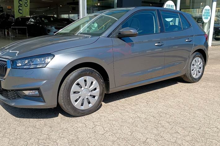 Grå Skoda Fabia fra 2023