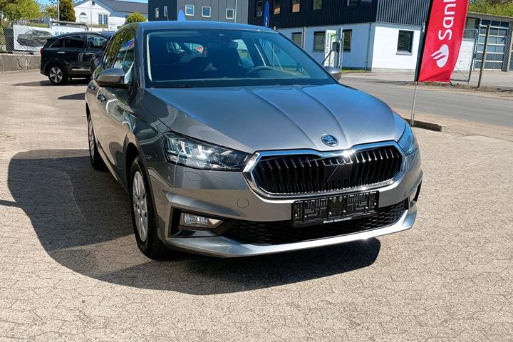 Grå Skoda Fabia fra 2023
