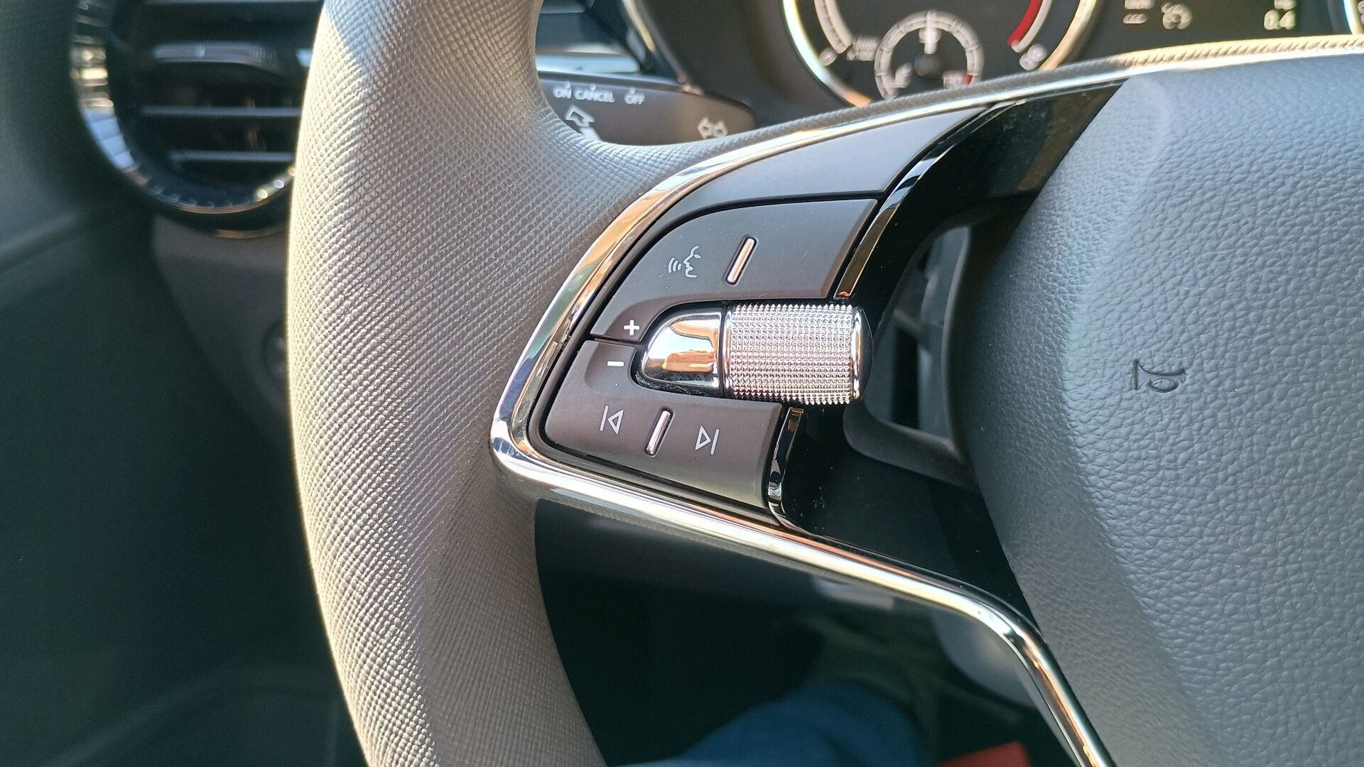 Grå Skoda Fabia fra 2023