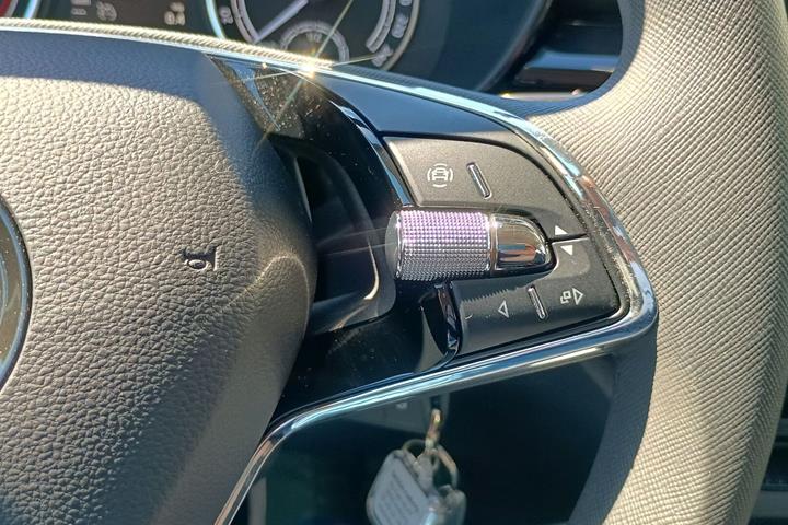 Grå Skoda Fabia fra 2023