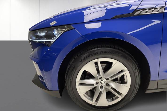 Blå Skoda Enyaq fra 2022