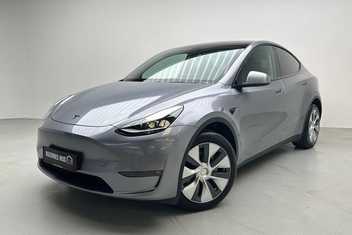 Grå Tesla Model Y fra 2024