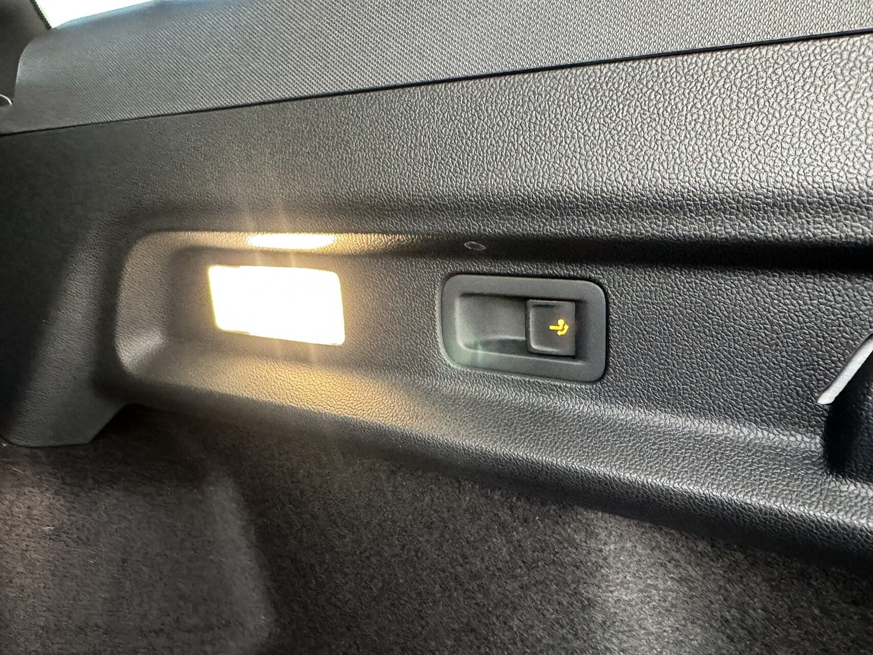 Blå Ford Explorer fra 2025