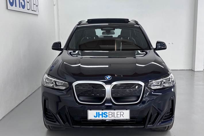 Blå BMW iX3 fra 2024