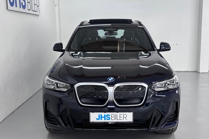 Blå BMW iX3 fra 2024