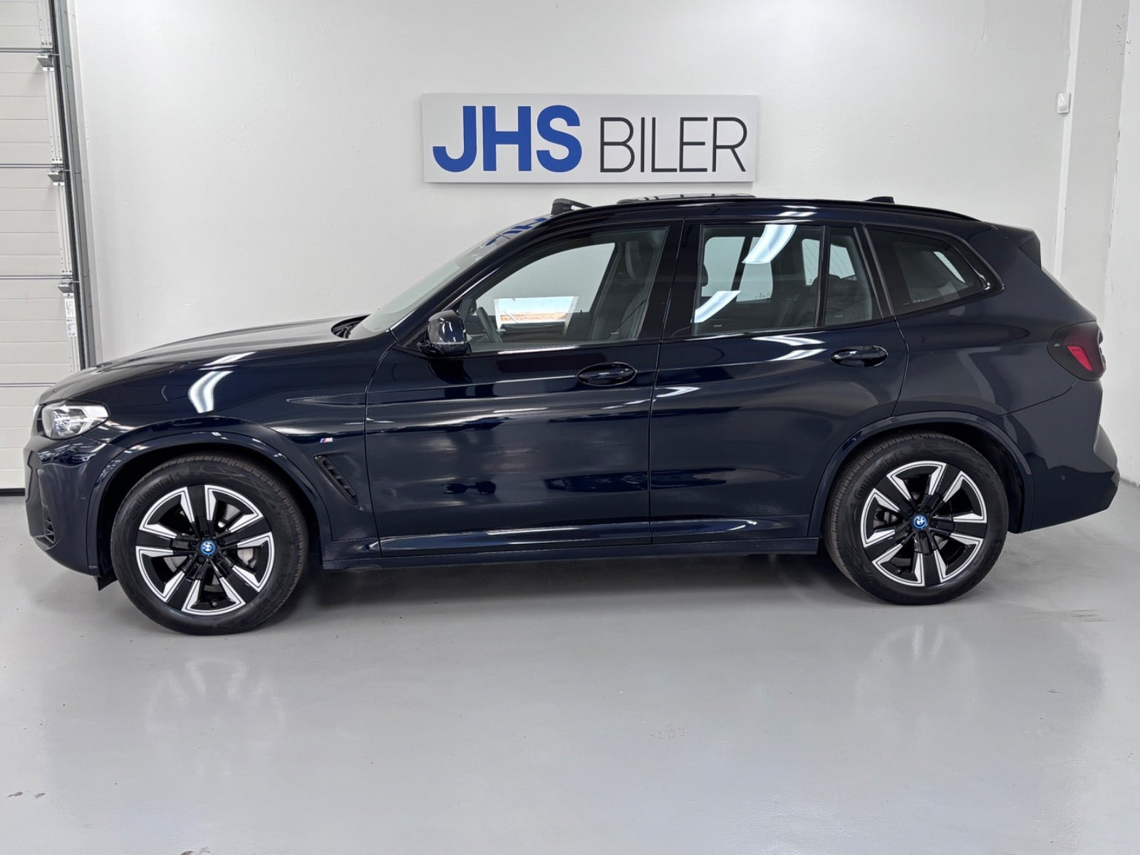 Blå BMW iX3 fra 2024