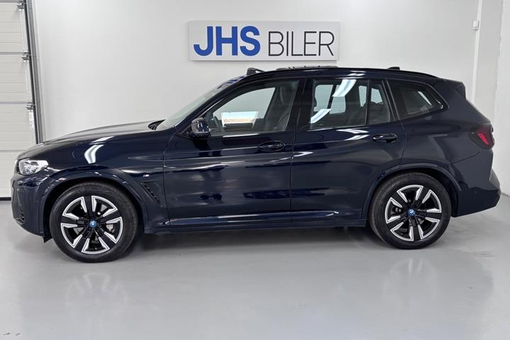 Blå BMW iX3 fra 2024