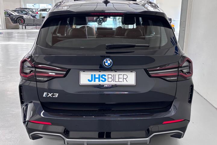 Blå BMW iX3 fra 2024
