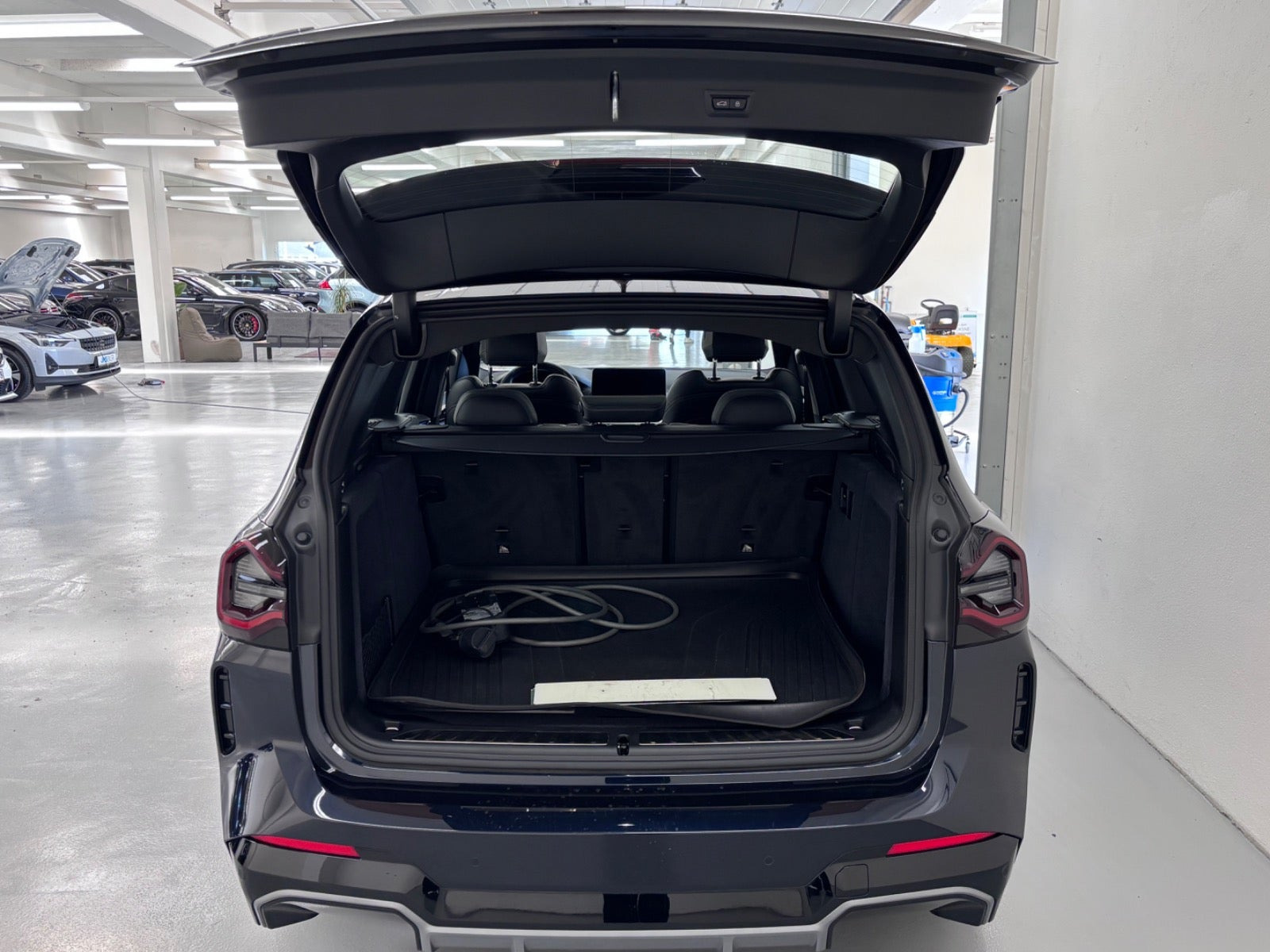 Blå BMW iX3 fra 2024
