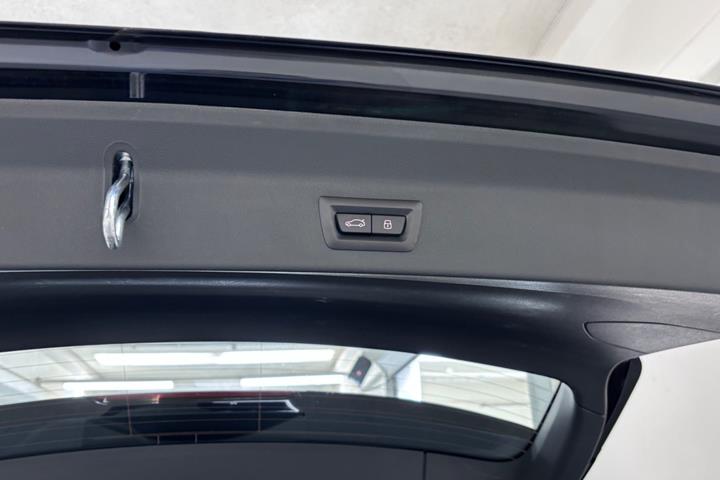 Blå BMW iX3 fra 2024