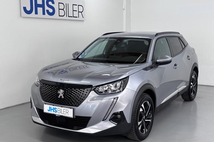 Sølv Peugeot 2008 fra 2020 set udefra
