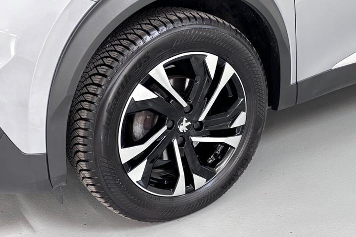Sølv Peugeot 2008 fra 2020
