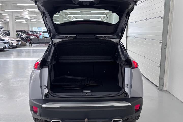 Sølv Peugeot 2008 fra 2020