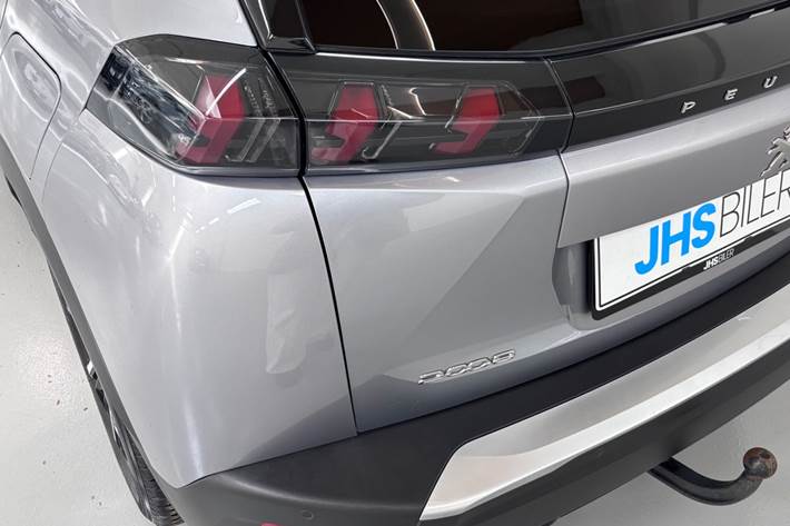Sølv Peugeot 2008 fra 2020