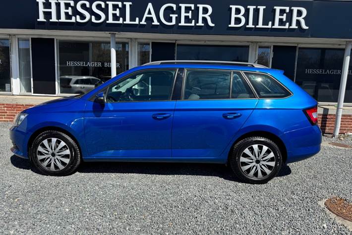 Blå Skoda Fabia fra 2016