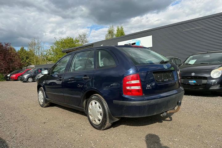 Grå Skoda Fabia fra 2004
