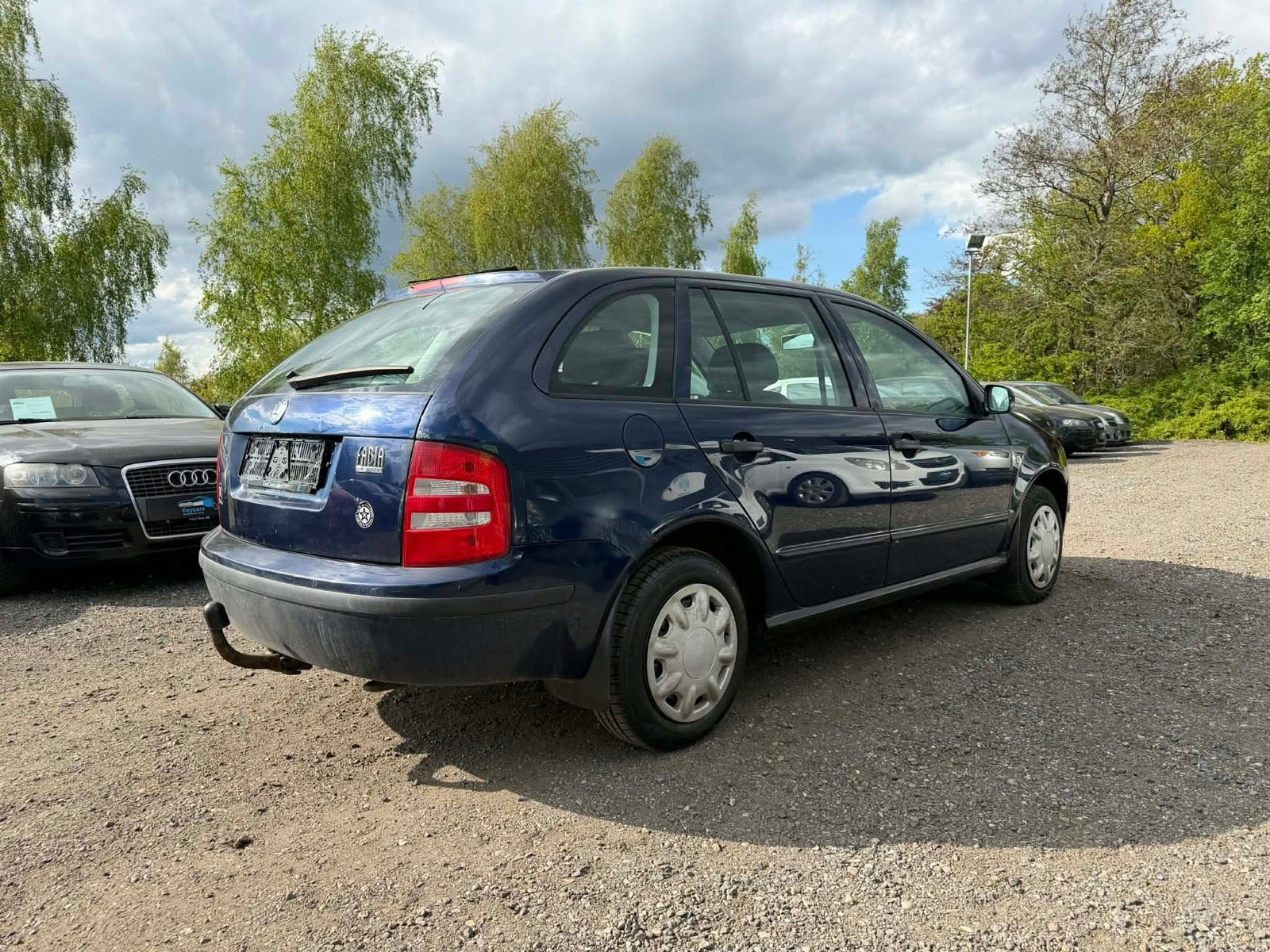 Grå Skoda Fabia fra 2004