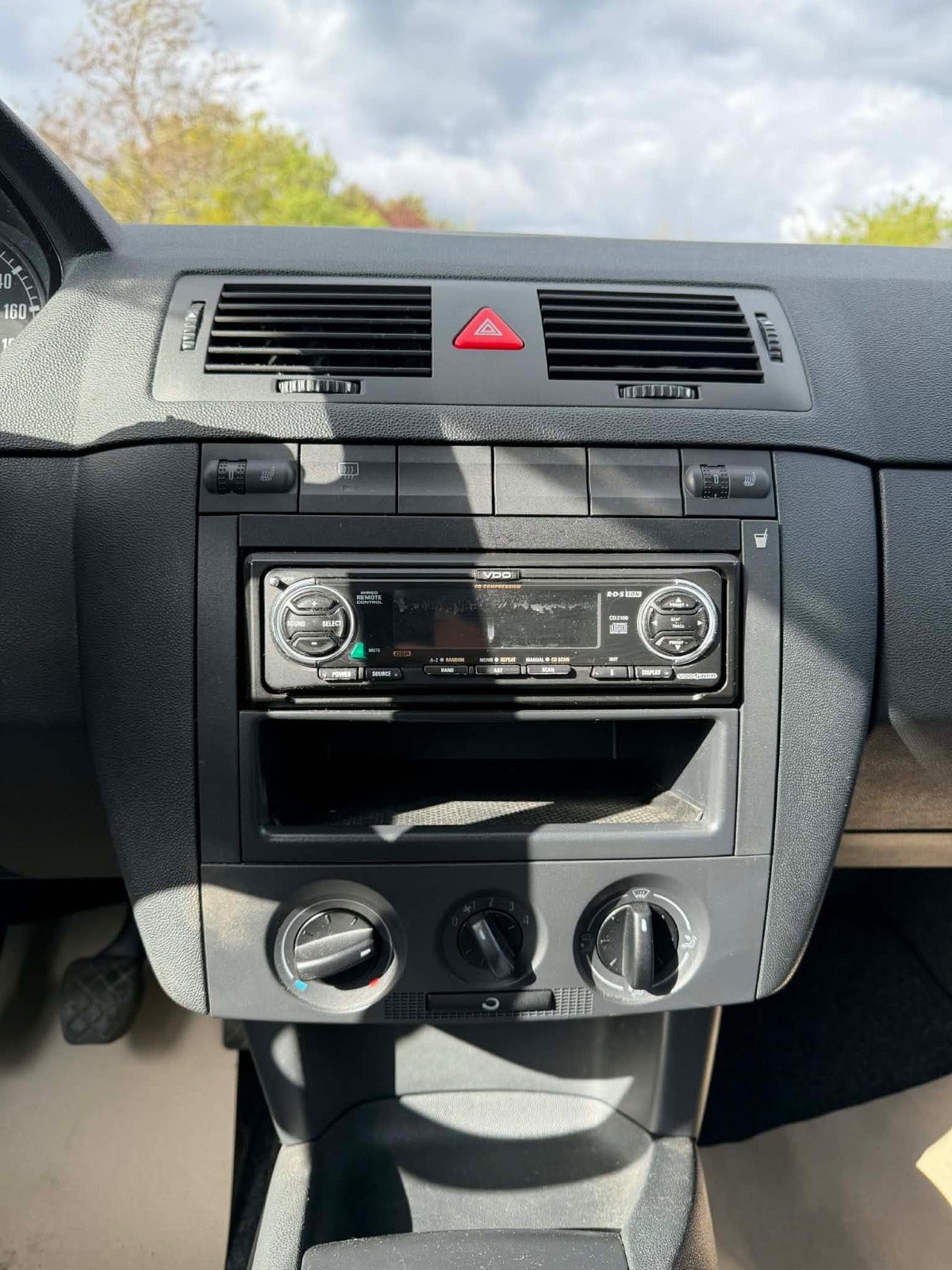 Grå Skoda Fabia fra 2004