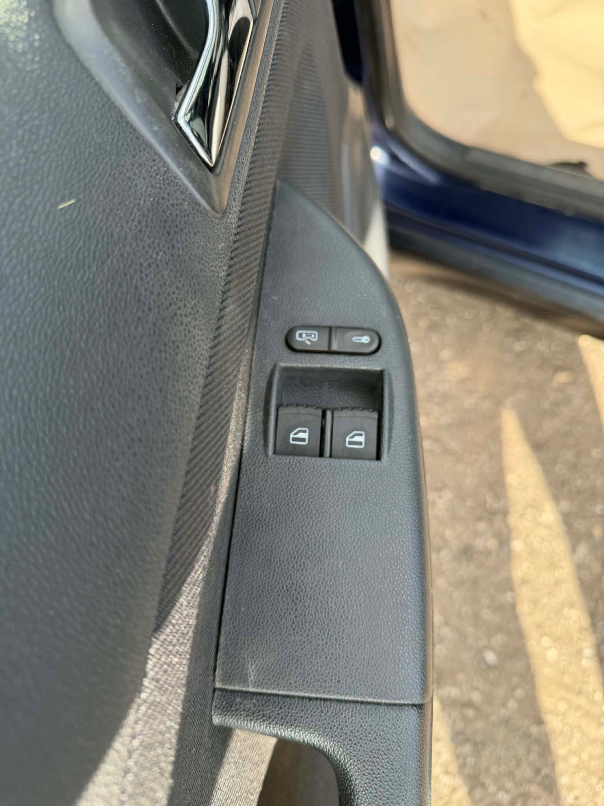 Grå Skoda Fabia fra 2004