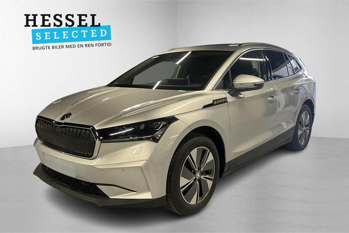 Sølv Skoda Enyaq fra 2023 set udefra