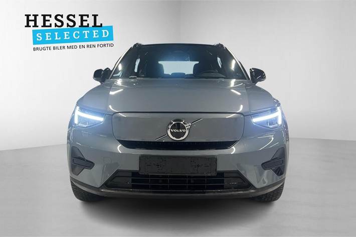Grå Volvo XC40 fra 2023