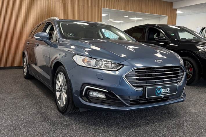Blå Ford Mondeo fra 2020