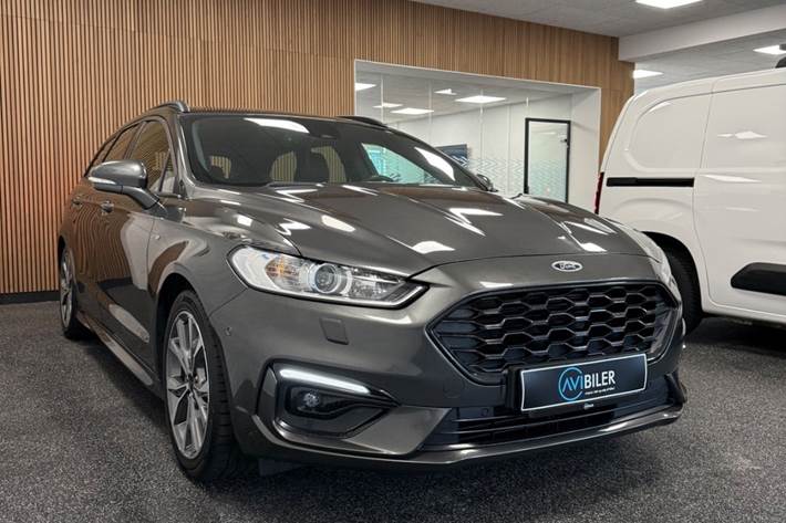 Grå Ford Mondeo fra 2020