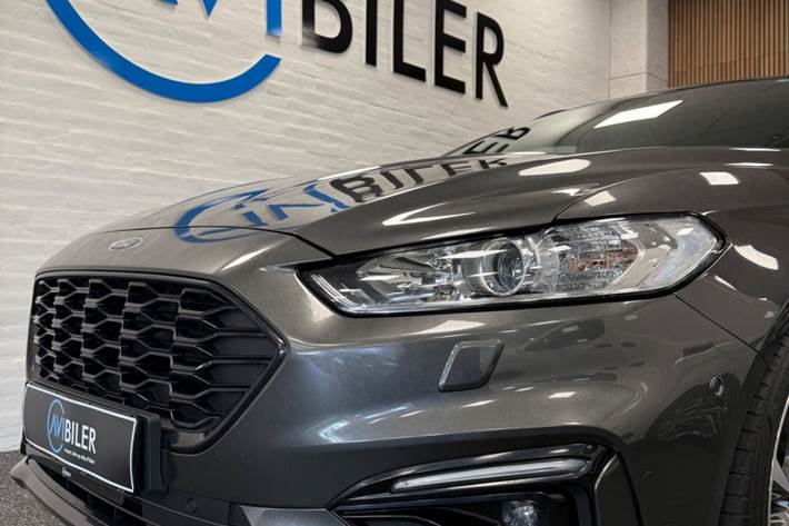 Grå Ford Mondeo fra 2020