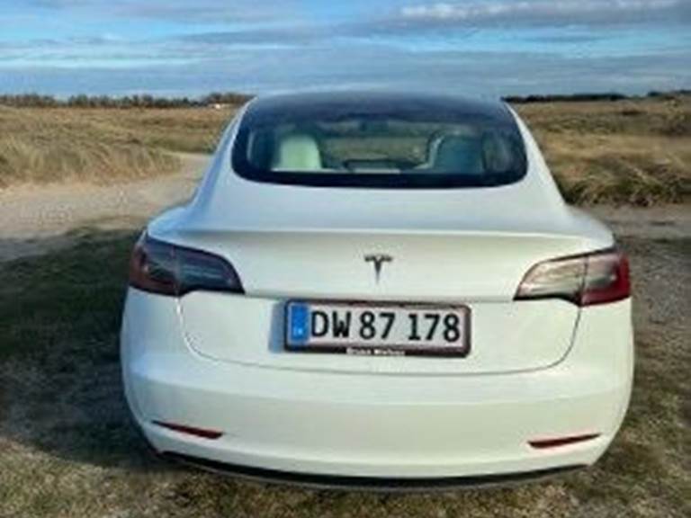 Tesla Model 3 RWD