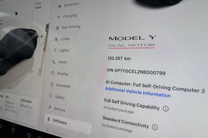 Sort Tesla Model Y fra 2022