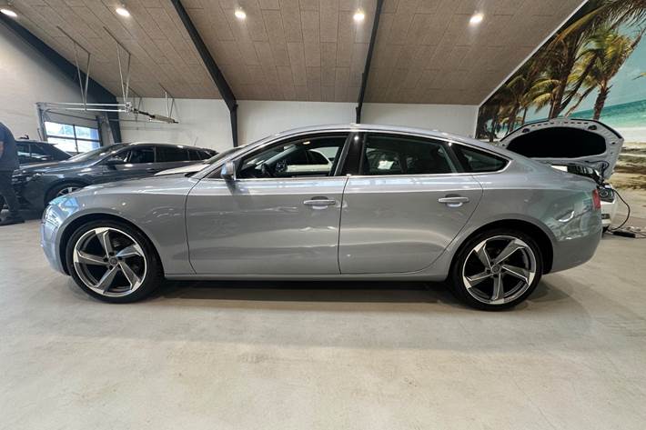 Grå Audi A5 fra 2016
